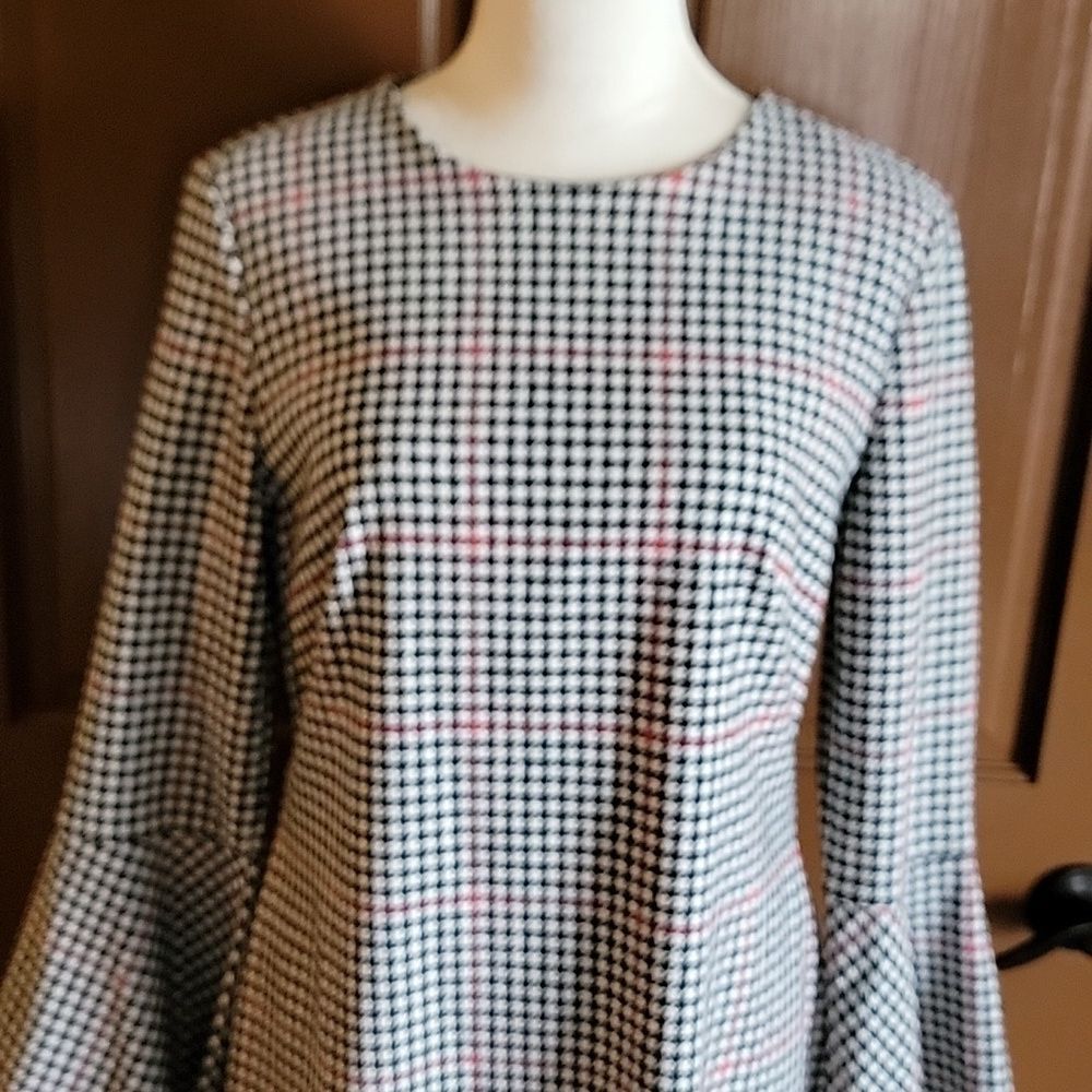Lauren Ralph Lauren-Blk/white/red Houndstooth, bell sleeved dress Size 10.